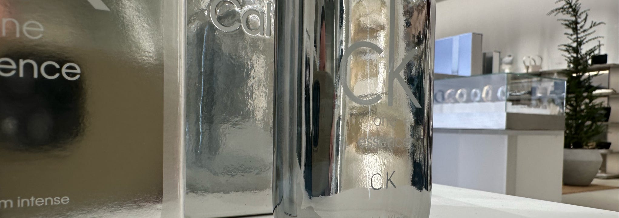 Handgravierte Parfümflaschen mit Initialien, Live Gravur in Düsseldorf