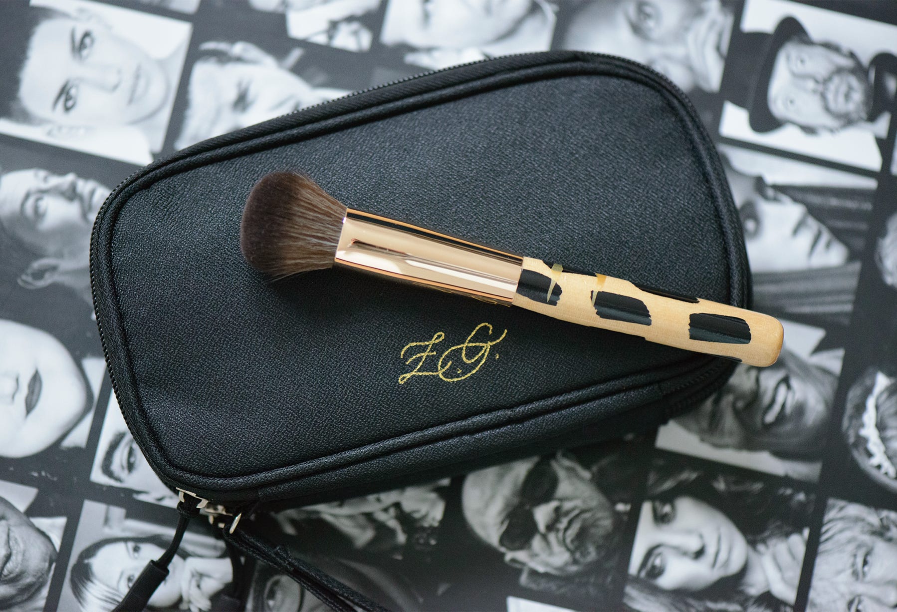 Heißfolierung mit goldener Folie auf Kosmetiktaschen 