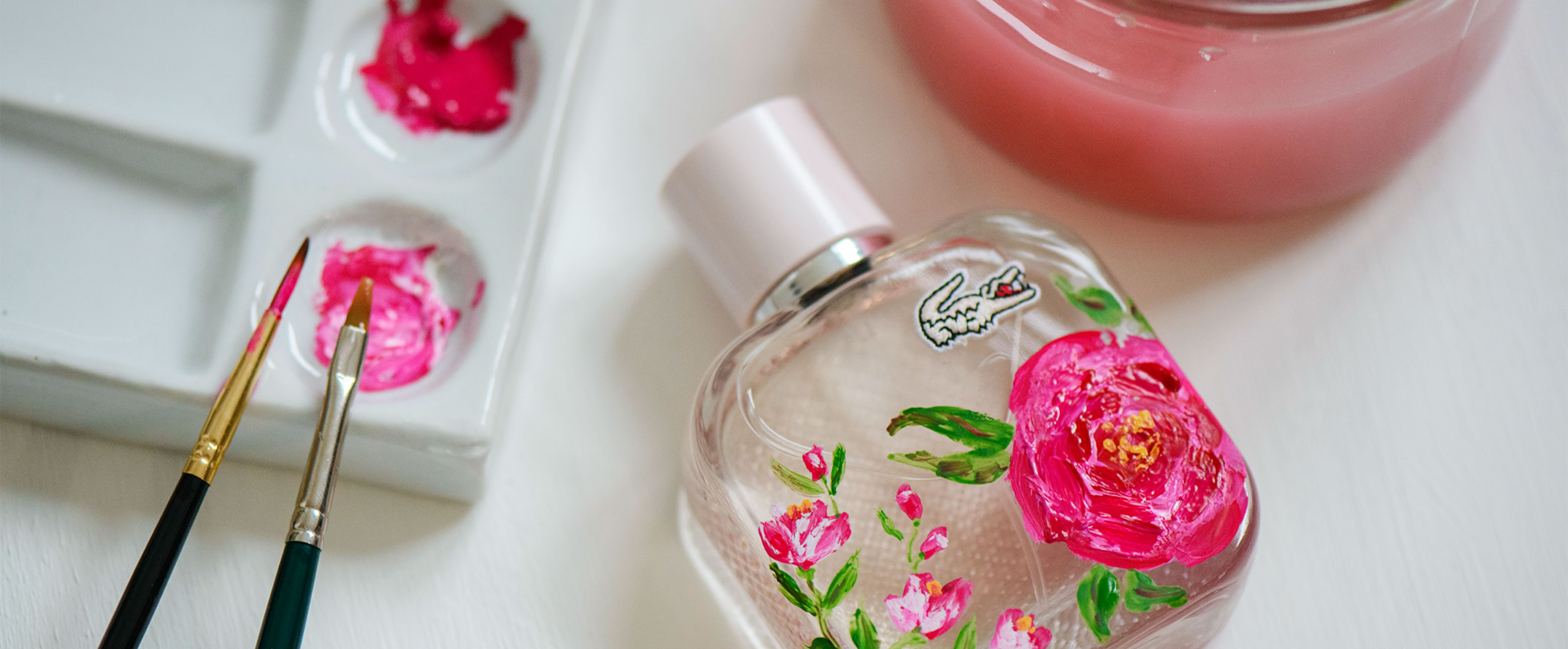 handbemalung auf parfümflaschen, glas bemalung, personalisierung auf lacoste parfüm, malerei auf lacoste duft